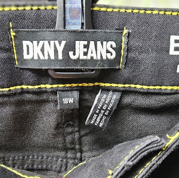 Ladies High Rise Flare Jeans - Picture 4 of 8